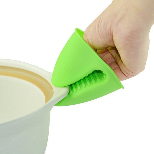 Pair Silicone Heat Resistant Glove Clip – Non-Slip Insulation Pot & Bowl Holder, Cooking and Baking Oven Mitt (Random Color)